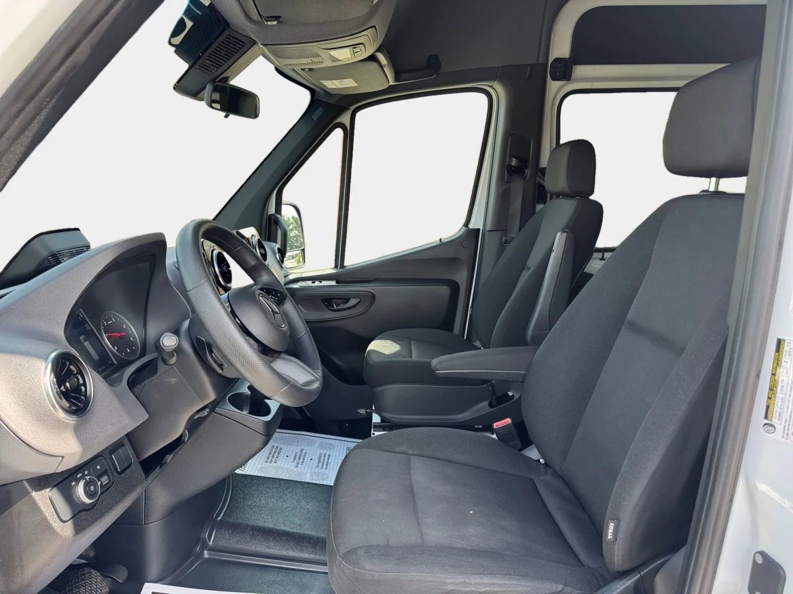 Used 2025 Mercedes-Benz Sprinter 2500 image 9