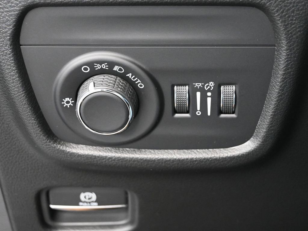 New 2025 Jeep Grand Cherokee L Altitude image 32