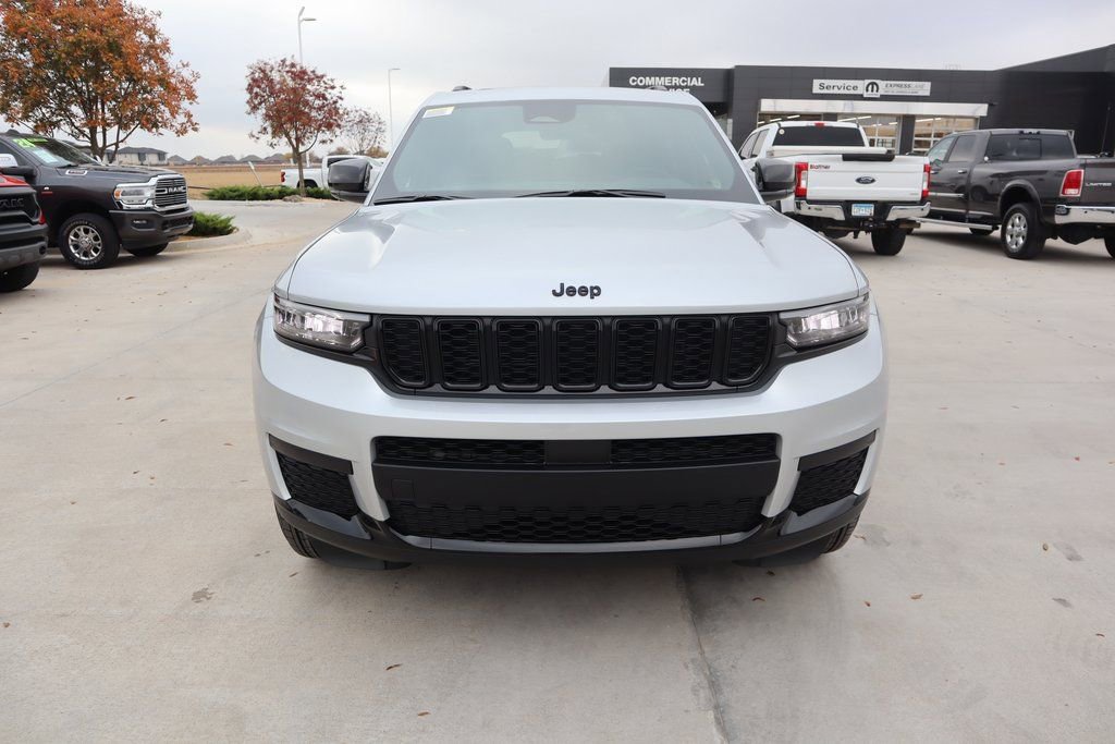 New 2025 Jeep Grand Cherokee L Altitude image 9