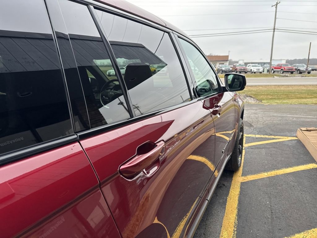 New 2025 Jeep Grand Cherokee L Limited w/ Black Appearance Package image 10