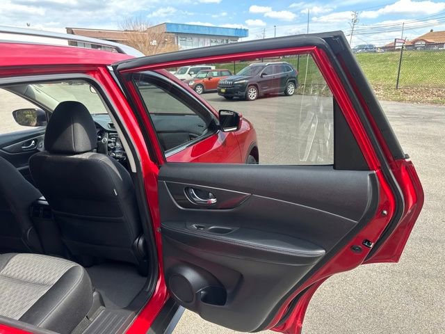 Used 2017 Nissan Rogue SV image 15