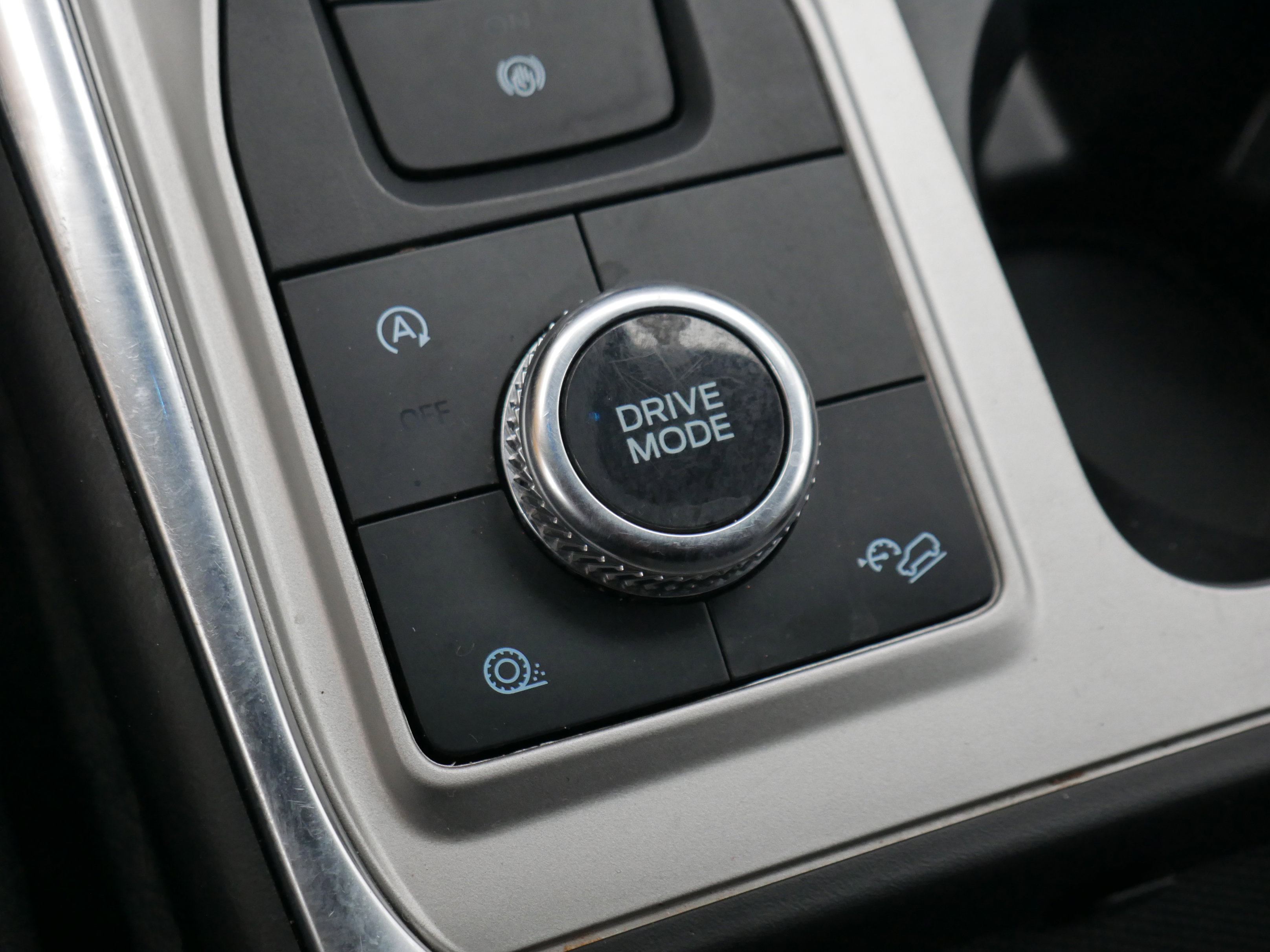 Certified 2024 Ford Explorer XLT w/ Equipment Group 202A image 14