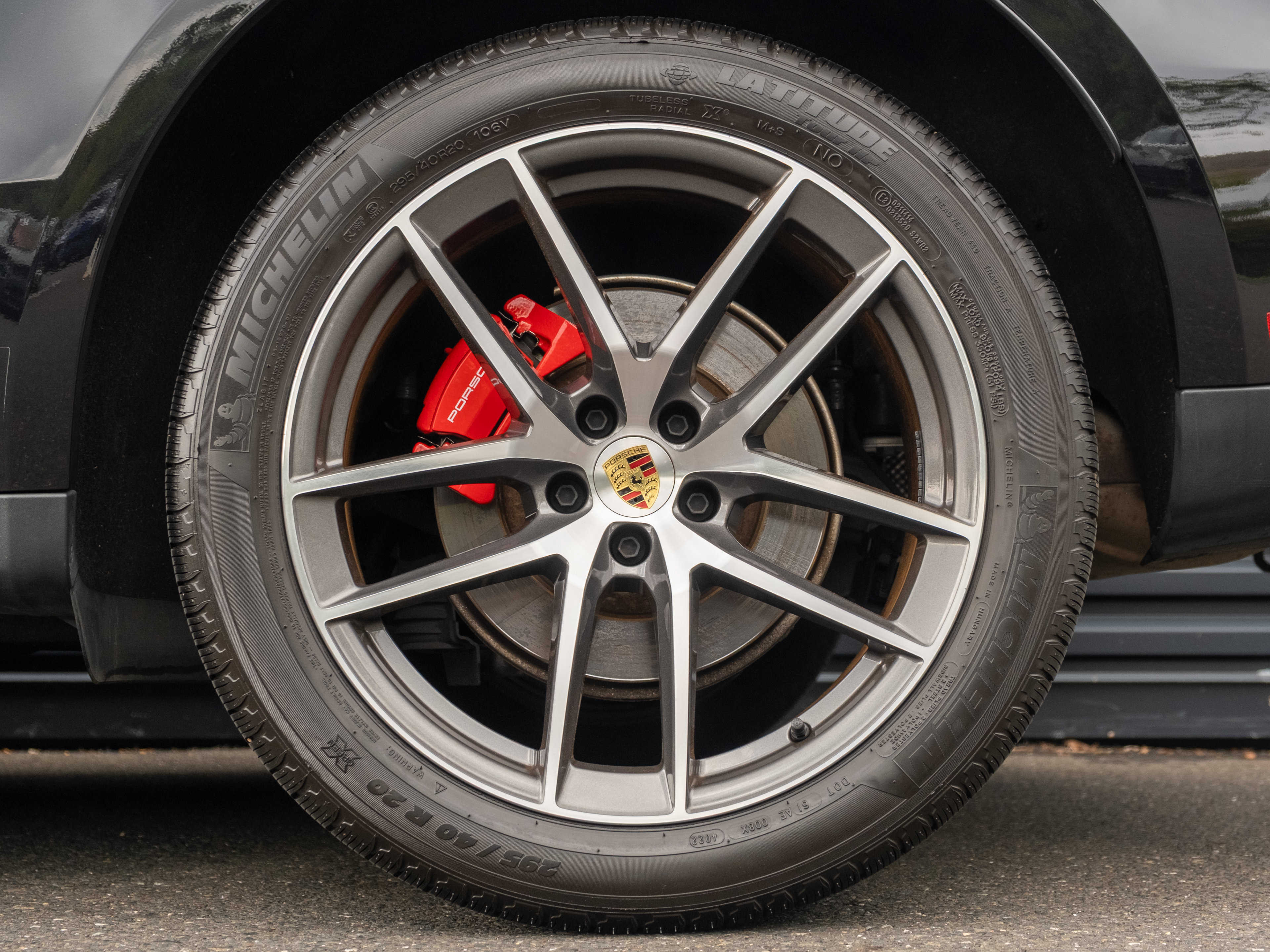 Certified 2023 Porsche Macan S AWD/4WD image 13