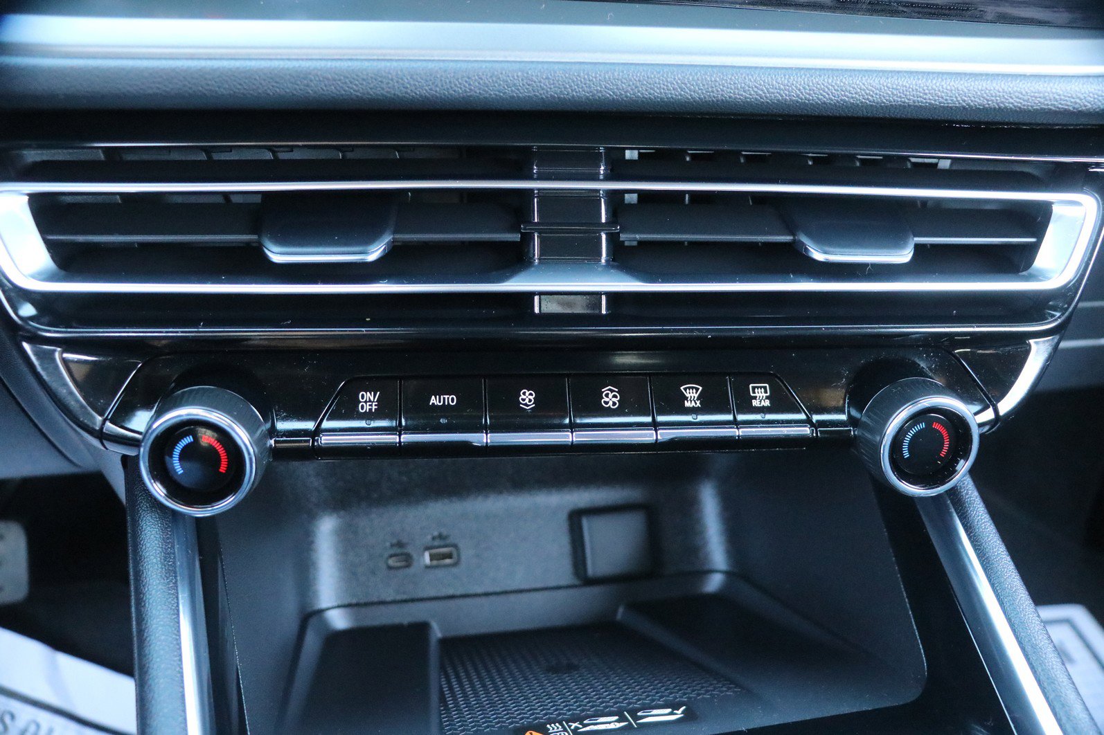 Used 2025 Chevrolet Traverse LT image 22