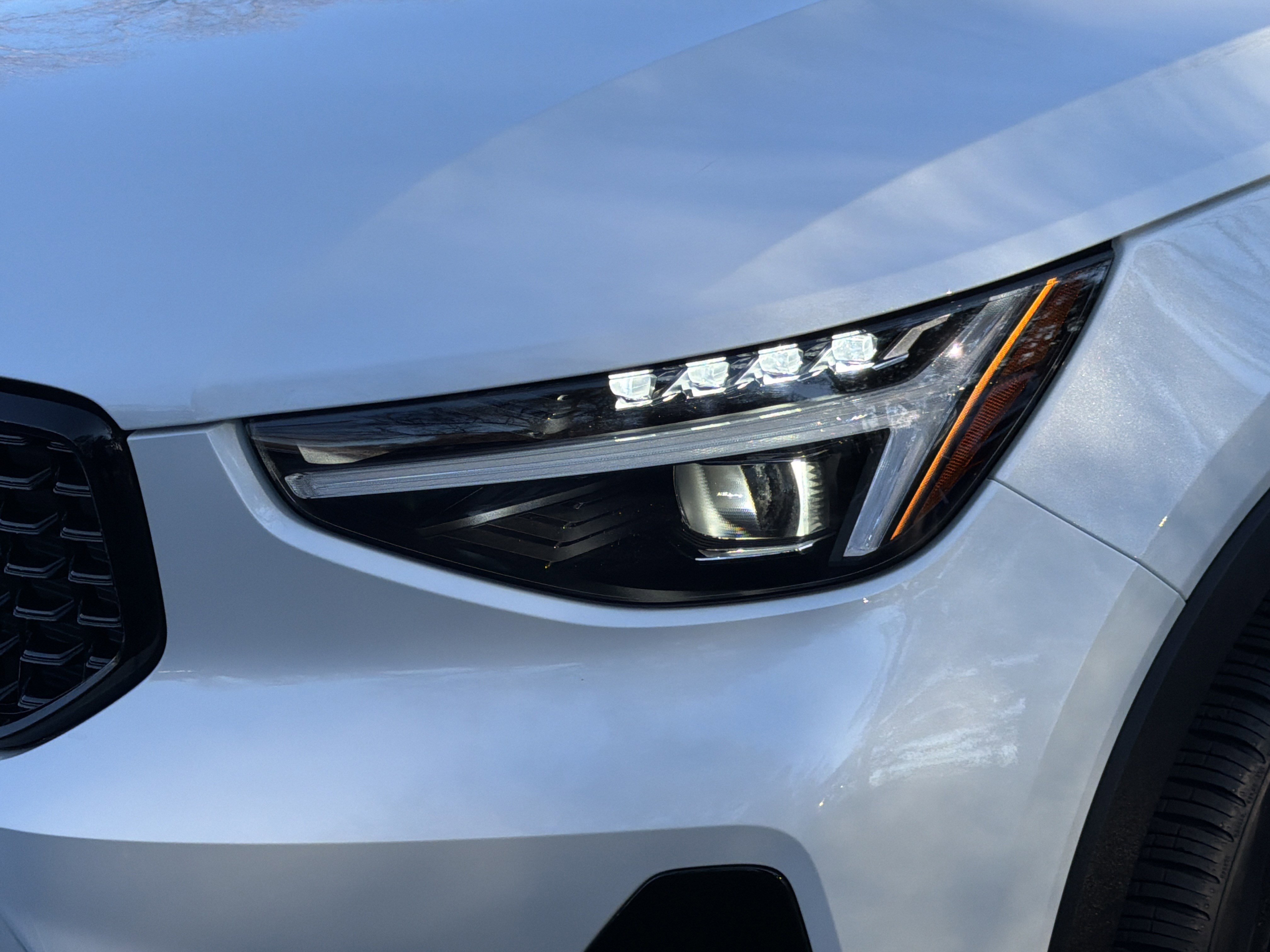 Used 2026 Volvo XC40 B5 Ultra w/ Protection Package Premier image 6