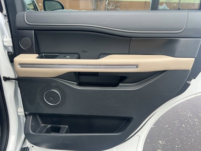 Used 2023 Ford Expedition Limited image 13