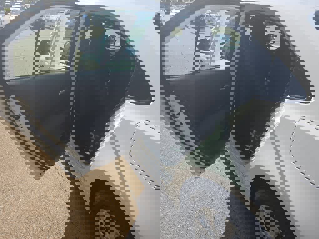 Used 2021 Toyota Corolla LE image 17