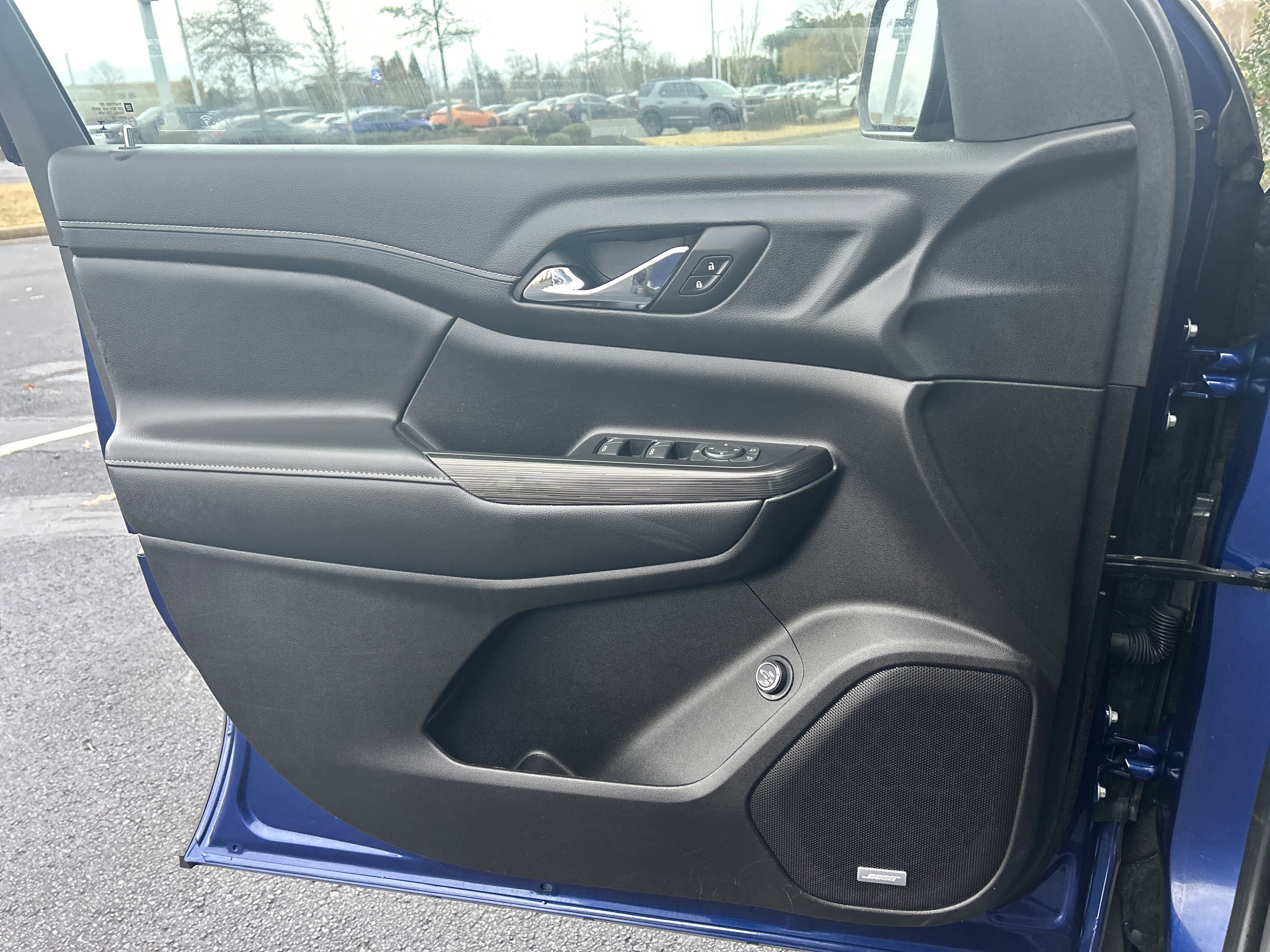 Used 2023 GMC Acadia SLT w/ Elevation Edition image 18