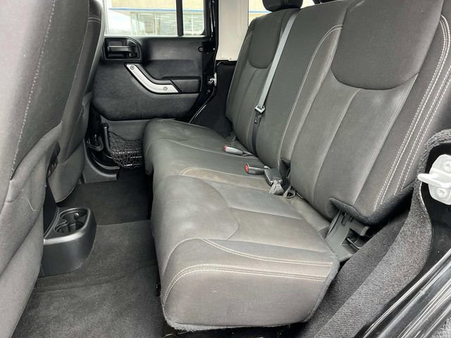 Used 2016 Jeep Wrangler Unlimited Sahara w/ Connectivity Group image 18