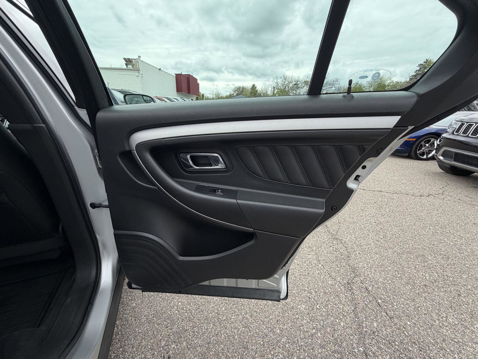 Used 2017 Ford Taurus SEL w/ Equipment Group 201A FWD image 27