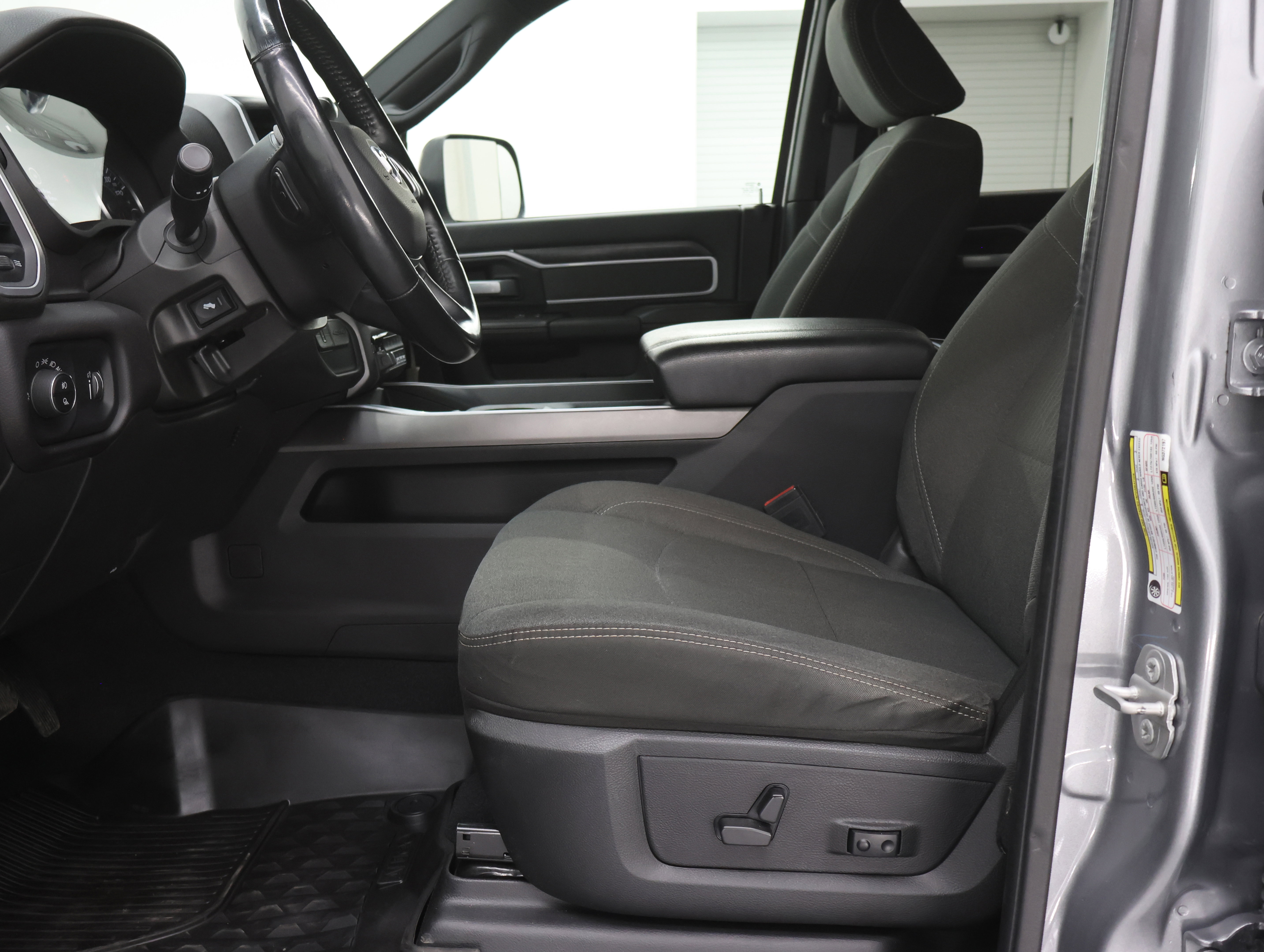 Used 2022 RAM 2500 Big Horn w/ Night Edition image 8