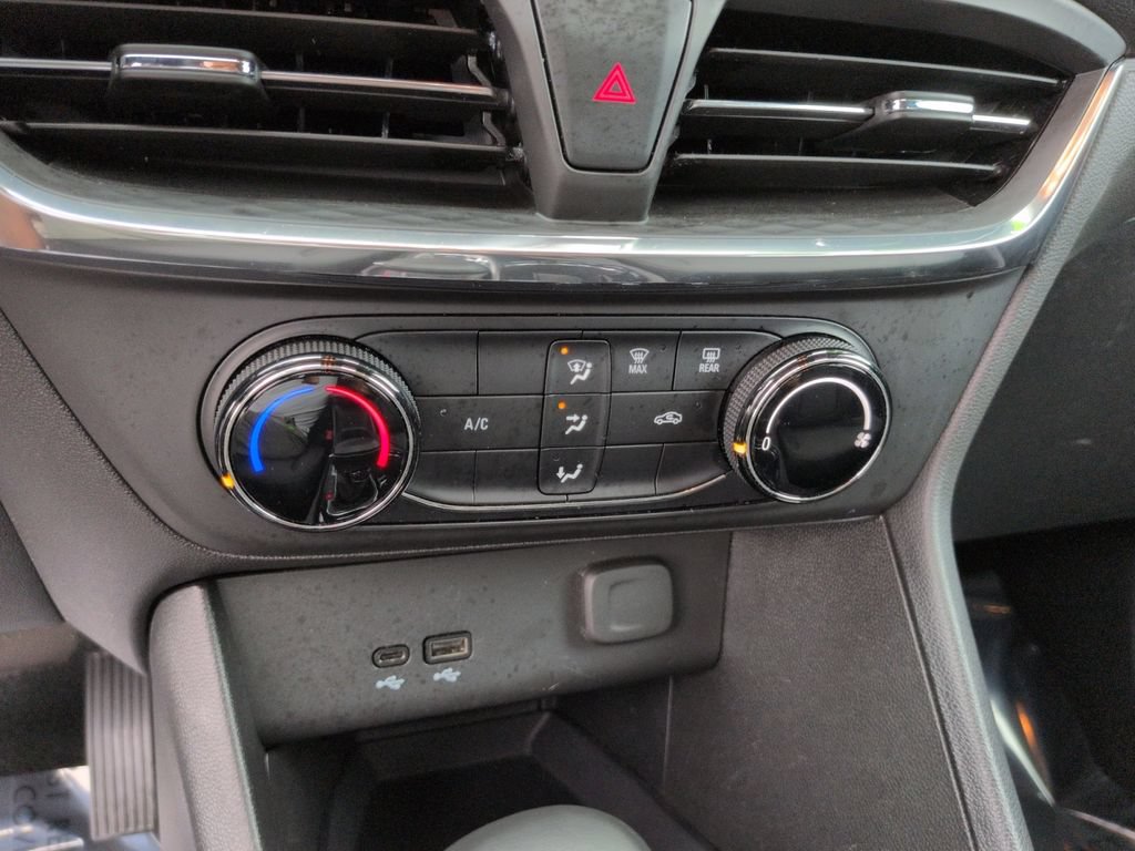 Used 2025 Buick Encore GX Preferred FWD image 17