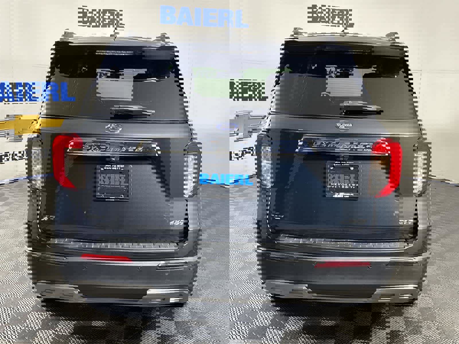 Used 2022 Ford Explorer XLT w/ Equipment Group 202A image 4