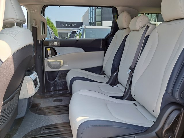 New 2026 Kia Carnival EX FWD image 13