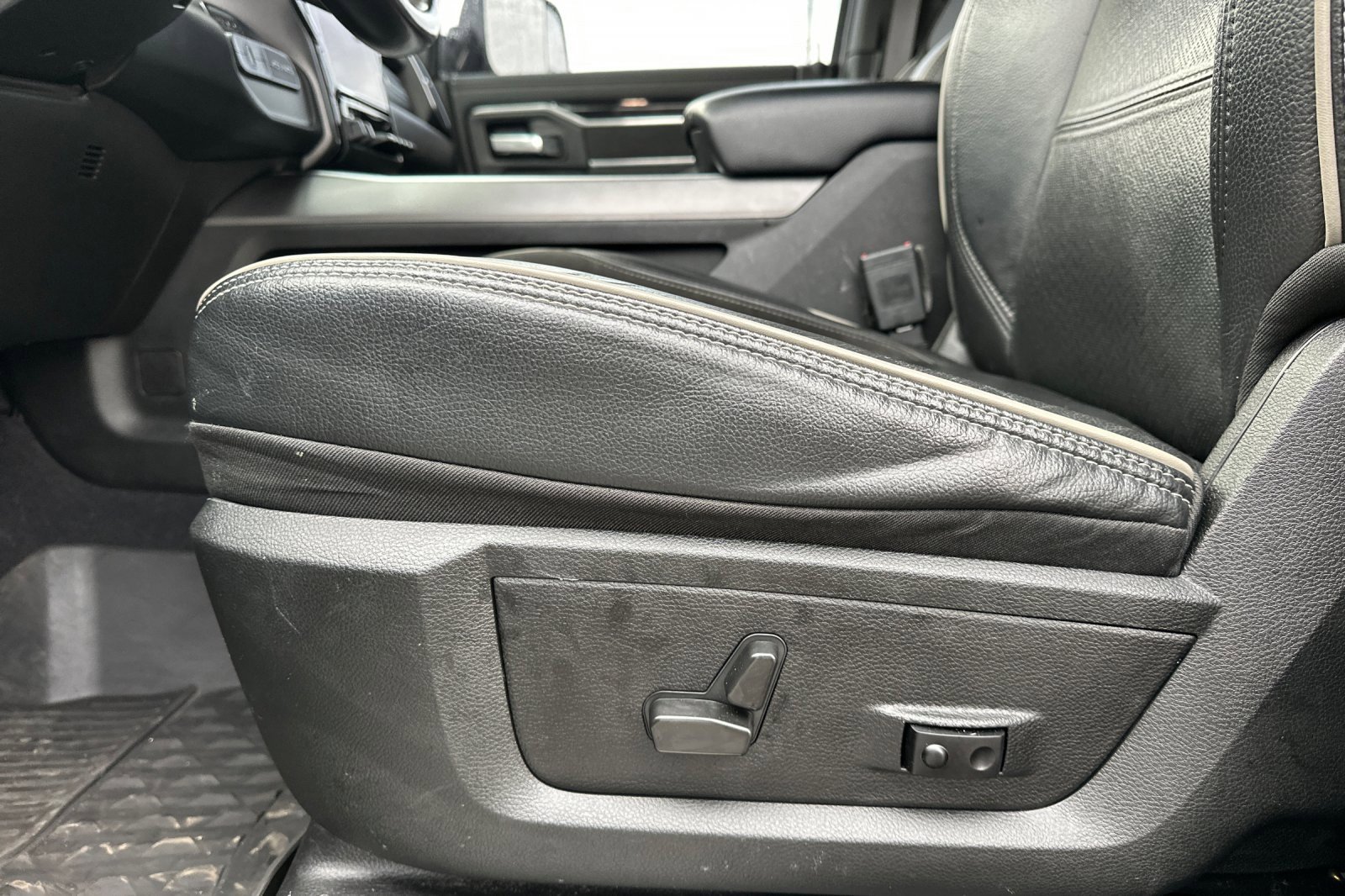 Used 2022 RAM 2500 Laramie image 12