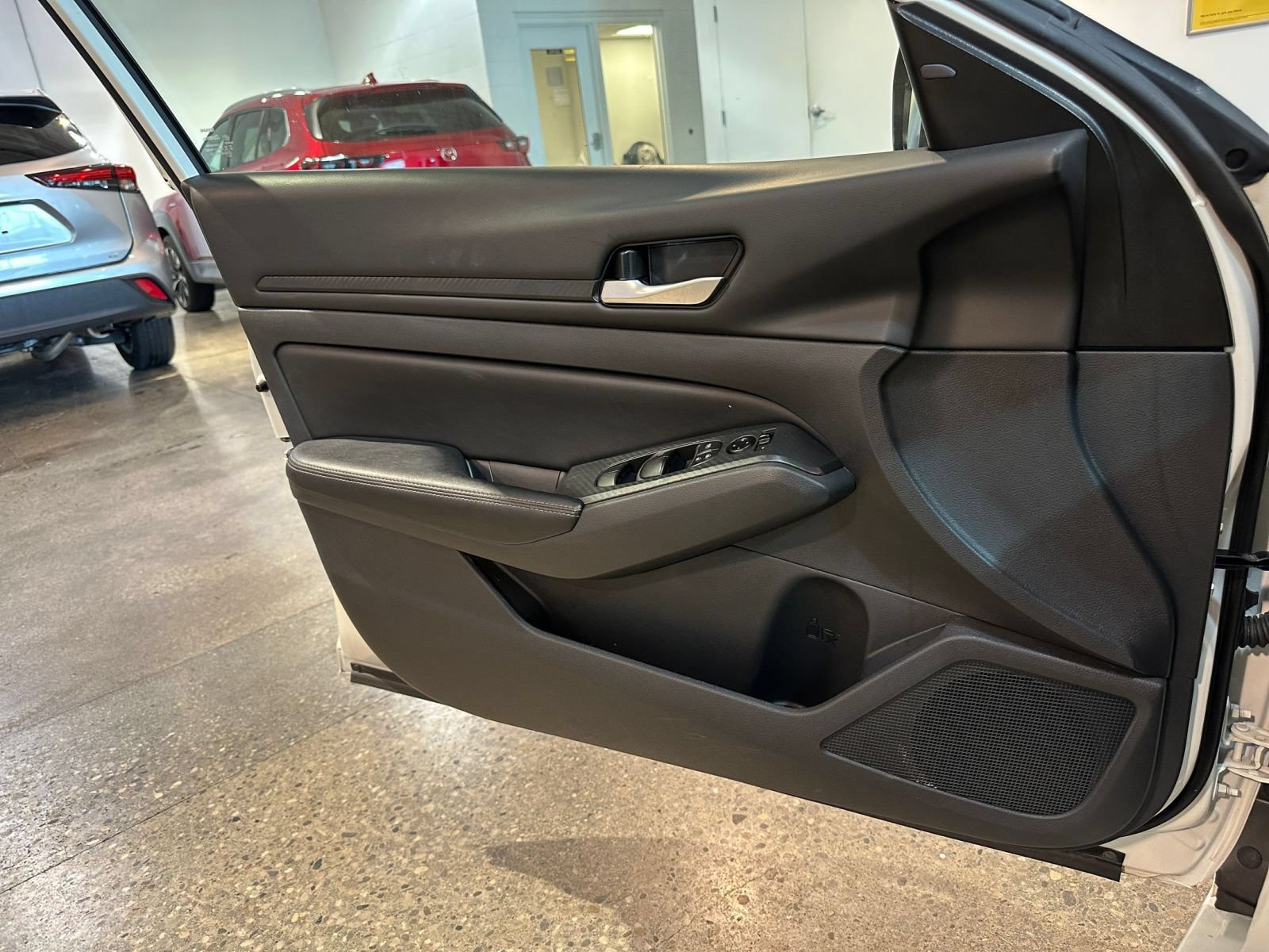 Used 2025 Nissan Altima 2.5 SV FWD image 18