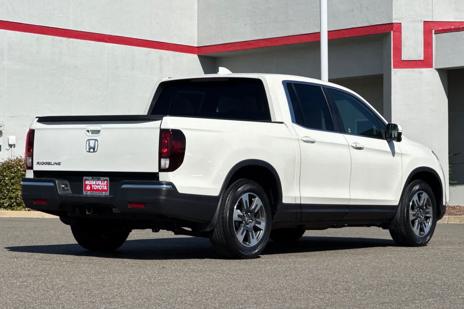 Used 2017 Honda Ridgeline RTL-T image 2
