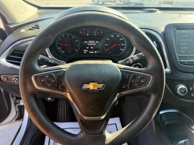 Used 2017 Chevrolet Malibu LT FWD image 11