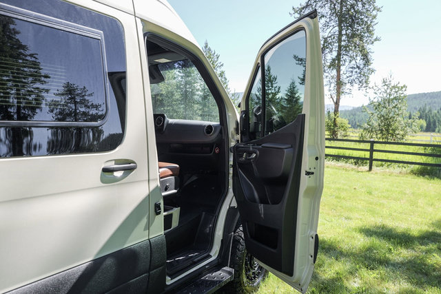 Used 2024 Mercedes-Benz Sprinter 2500 image 34