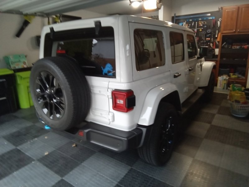 Used 2022 Jeep Wrangler Unlimited Sahara w/ Cold Weather Group image 3