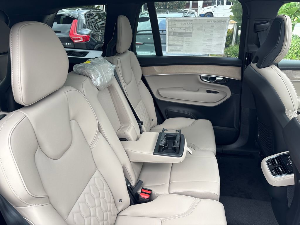 New 2026 Volvo XC90 B6 Plus w/ Protection Package Premier image 14