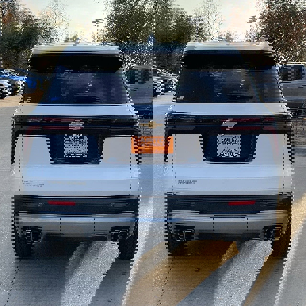 Used 2025 Chevrolet Traverse LT image 5