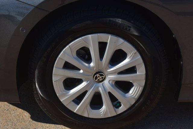 Used 2021 Toyota Prius LE FWD image 10