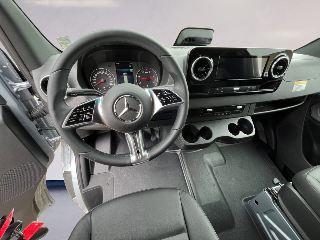 Used 2025 Mercedes-Benz Sprinter 2500 image 8