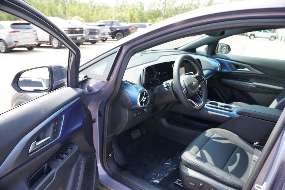 New 2026 Chevrolet Equinox EV LT AWD/4WD image 10