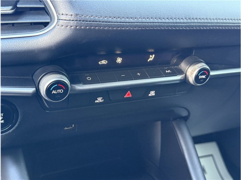 Used 2021 MAZDA MAZDA3 s image 40