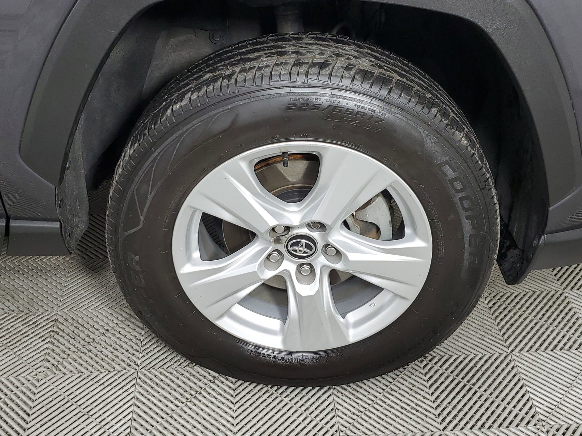 Used 2021 Toyota RAV4 XLE w/ Convenience Package image 14