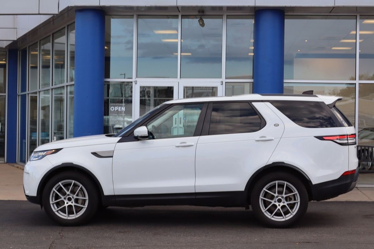 Used 2020 Land Rover Discovery SE image 2