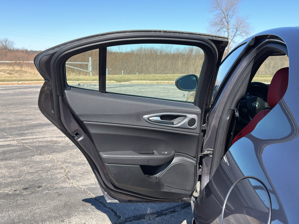 Used 2024 Alfa Romeo Giulia Veloce AWD/4WD image 36