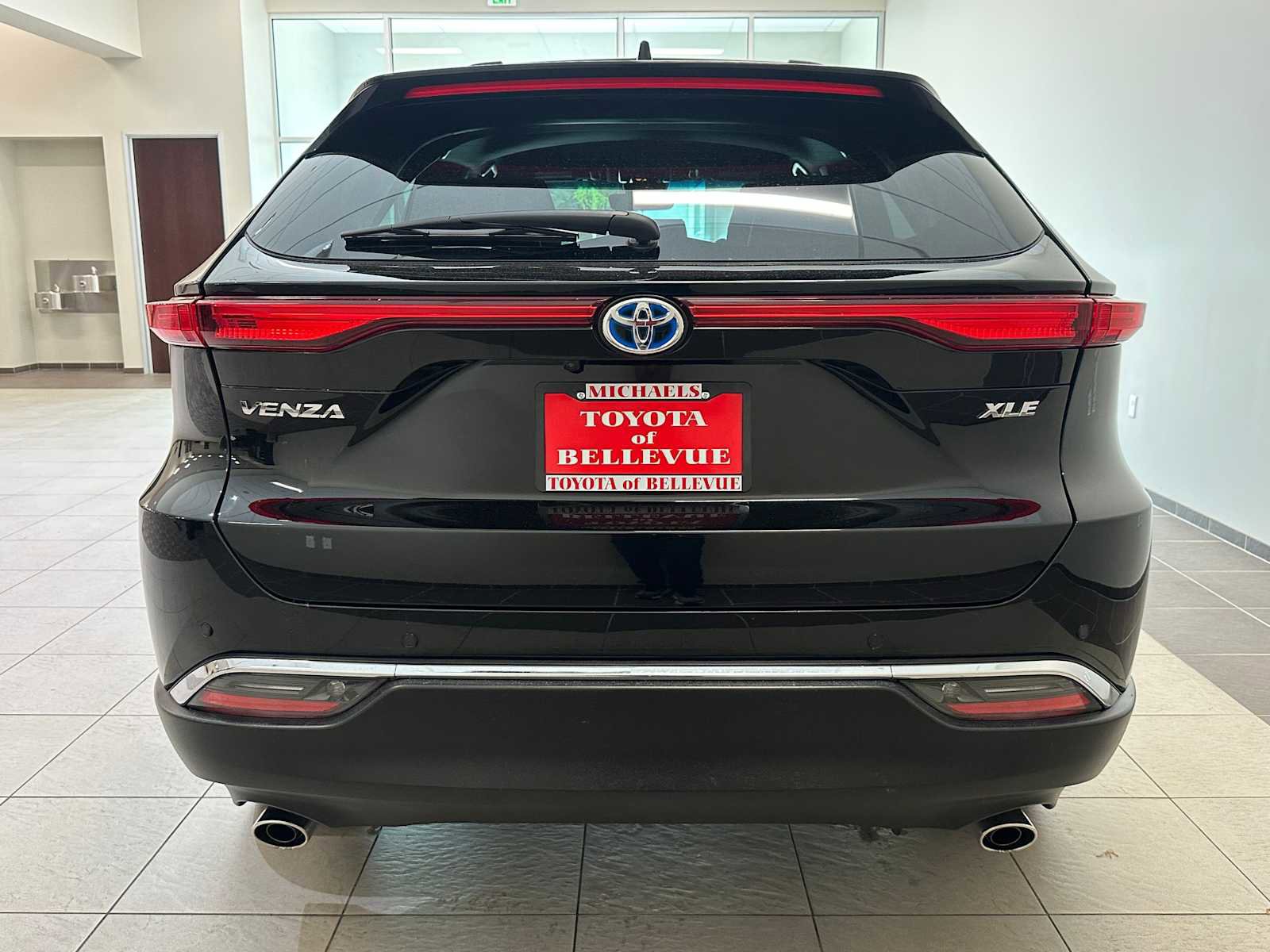 Certified 2024 Toyota Venza XLE AWD/4WD image 5