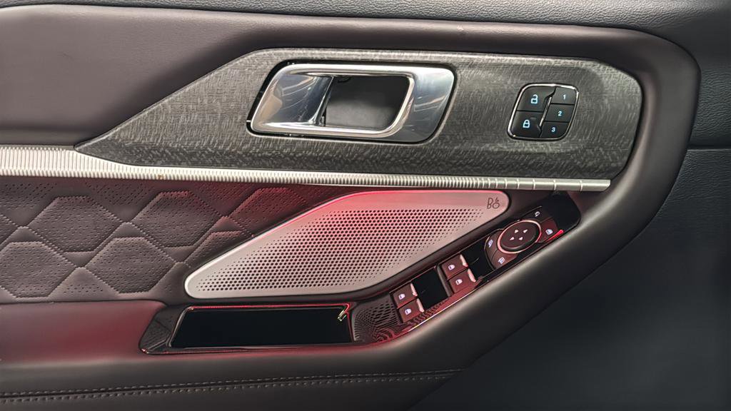 Used 2025 Ford Explorer Platinum w/ LUX Leather Package image 22