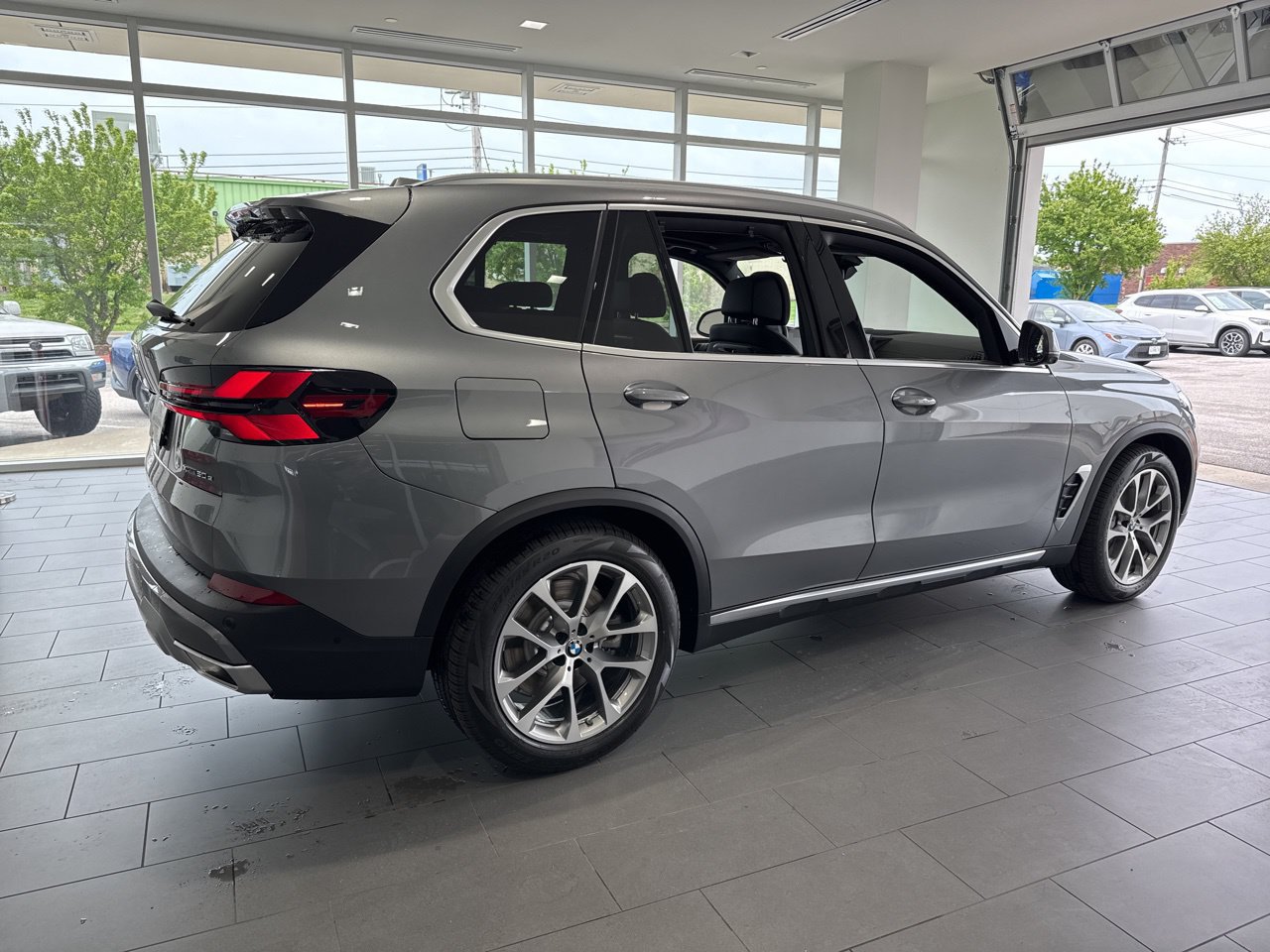 New 2026 BMW X5 xDrive50e w/ Executive Package AWD/4WD image 8