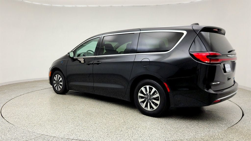 Used 2022 Chrysler Pacifica Touring-L FWD image 7
