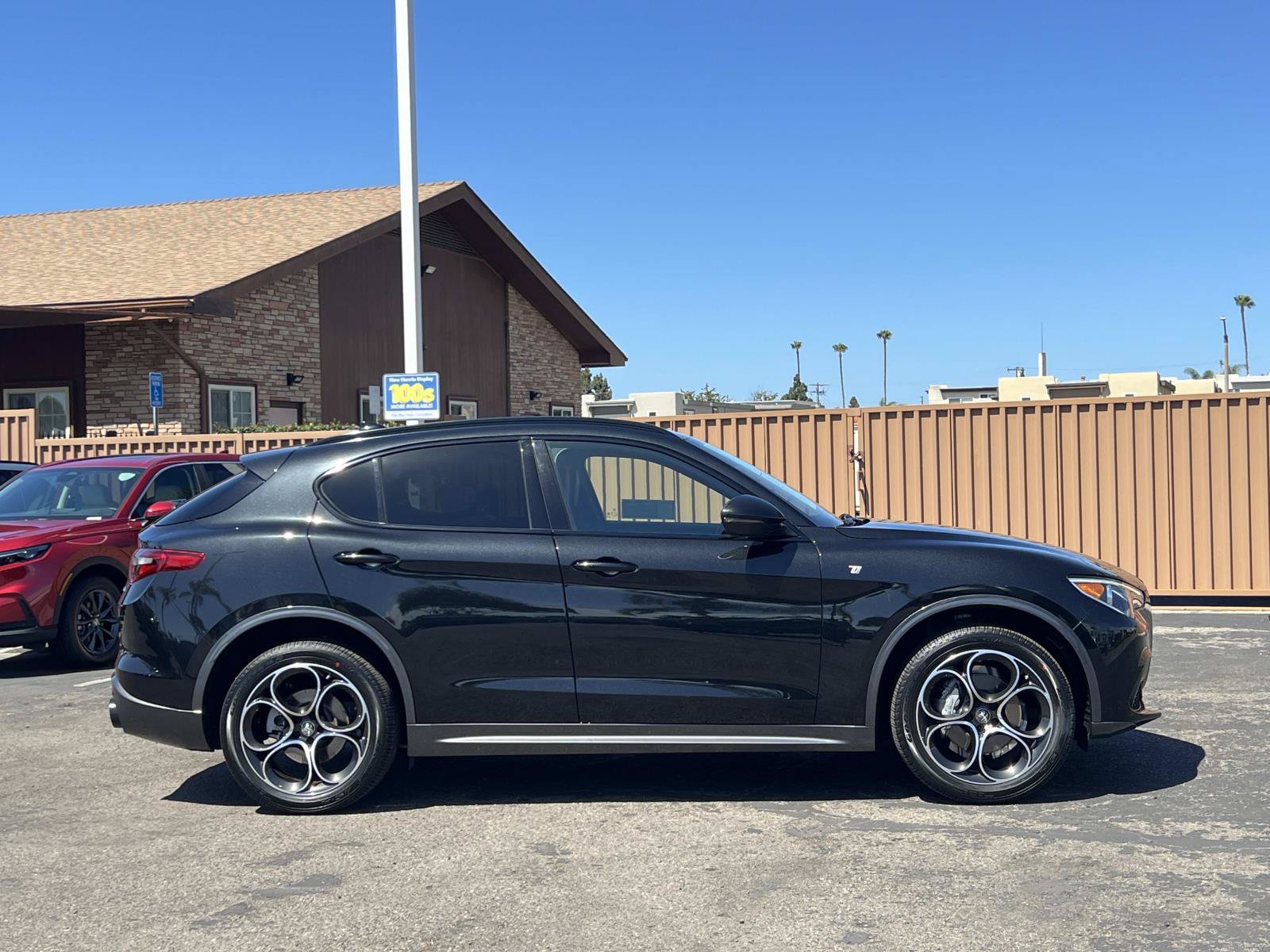 Used 2023 Alfa Romeo Stelvio Ti AWD/4WD image 28