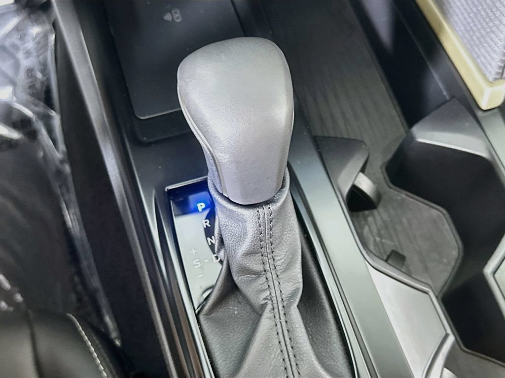Used 2025 Toyota Camry SE FWD image 31