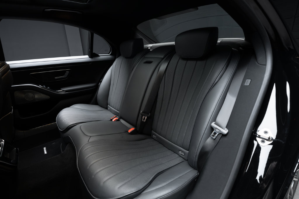 Used 2022 Mercedes-Benz S 500 4MATIC w/ AMG Line Package image 41