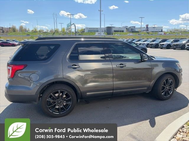 Used 2017 Ford Explorer XLT w/ Equipment Group 202A FWD image 4