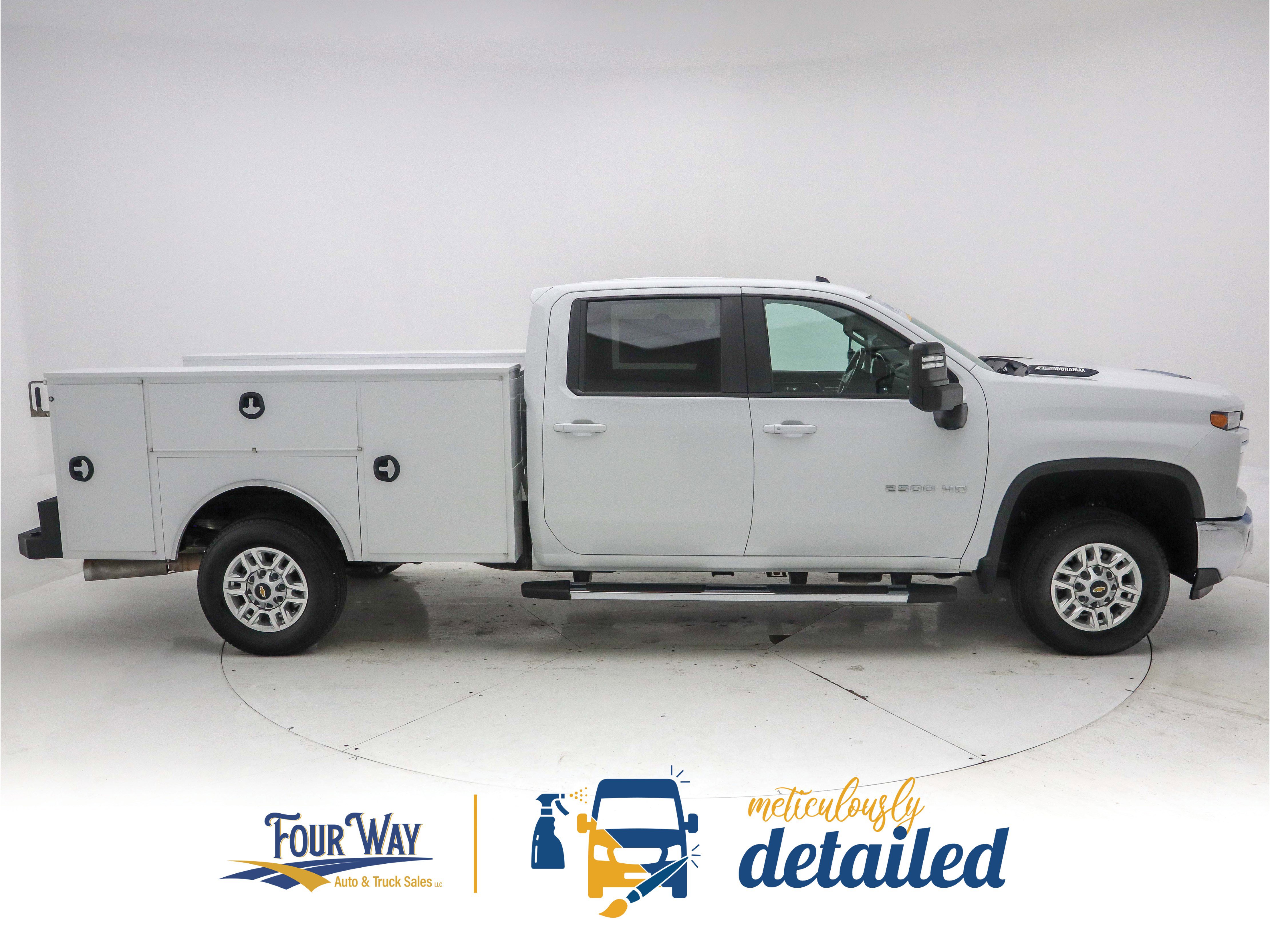Used 2024 Chevrolet Silverado 2500 LT w/ Convenience Package image 2