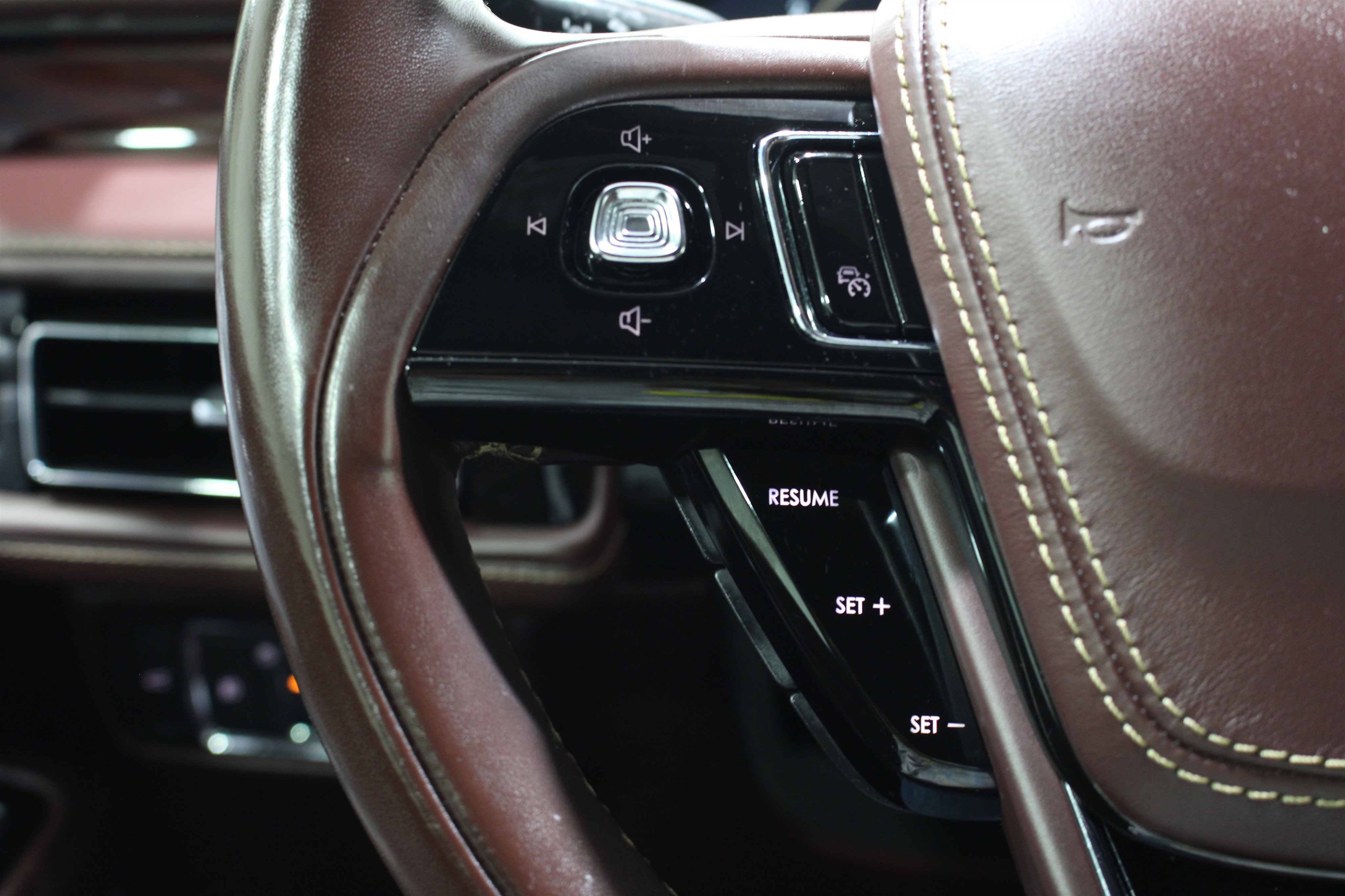 Used 2021 Lincoln Aviator Black Label w/ Class IV Trailer Tow Package image 11