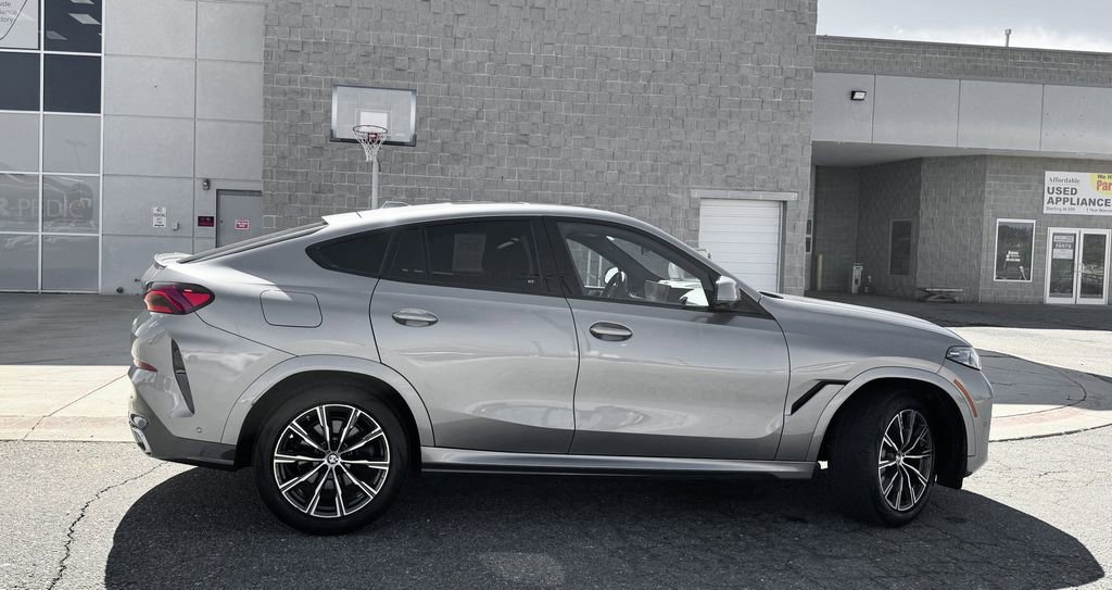 Used 2025 BMW X6 xDrive40i w/ Climate Comfort Package AWD/4WD image 5