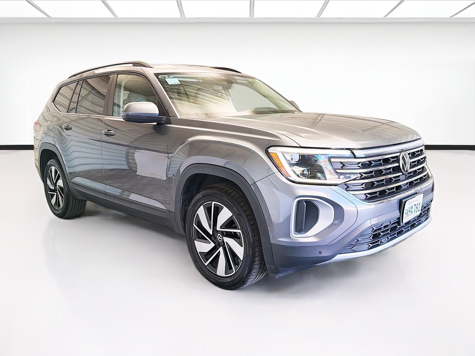 Used 2024 Volkswagen Atlas SE AWD/4WD image 3