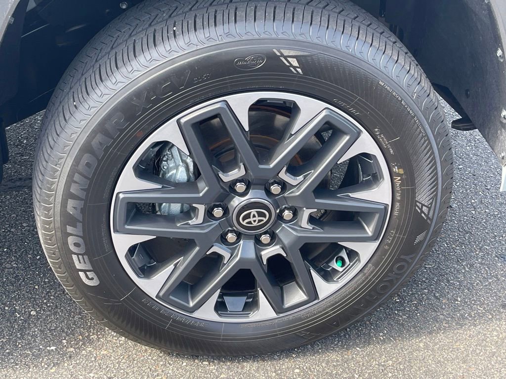 Used 2025 Toyota Tundra Limited image 26