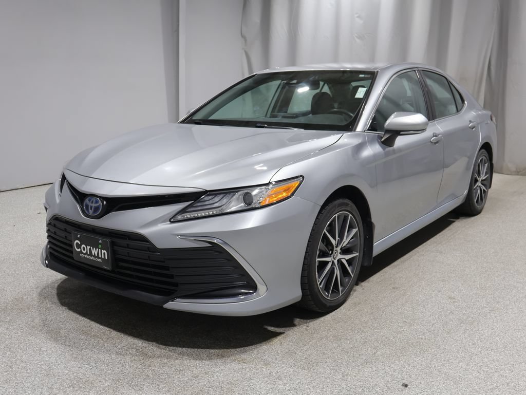 Used 2022 Toyota Camry XLE w/ Cold Weather Package FWD image 7