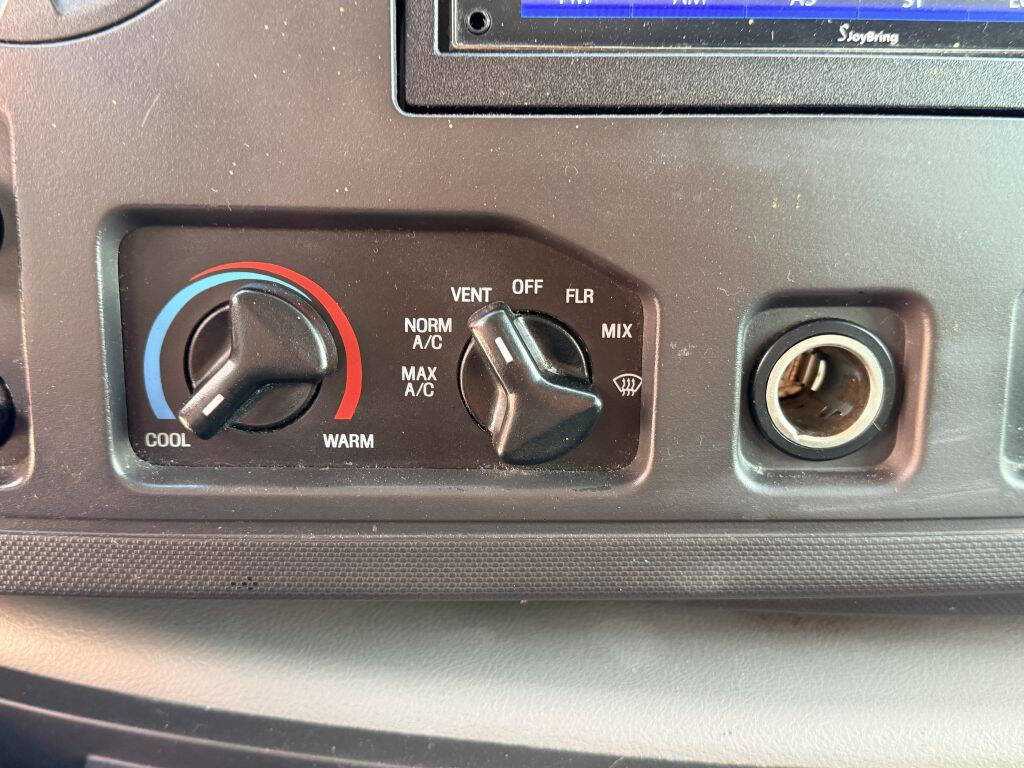 Used 2011 Ford E-350 and Econoline 350 XLT RWD image 16