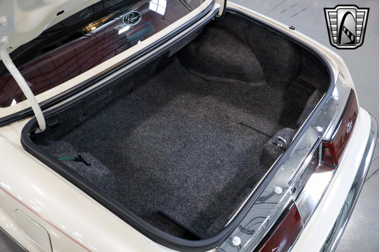 Used 1991 Buick Riviera Coupe image 15