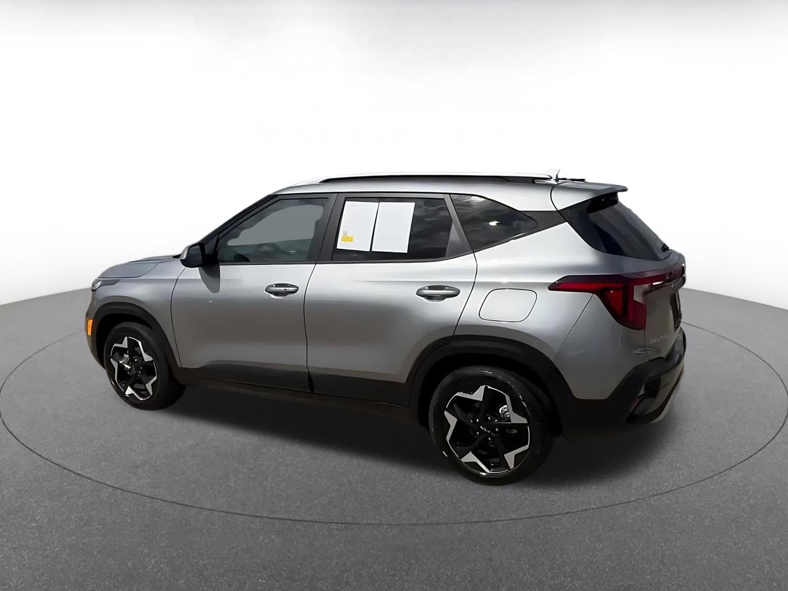 Used 2025 Kia Seltos S image 10